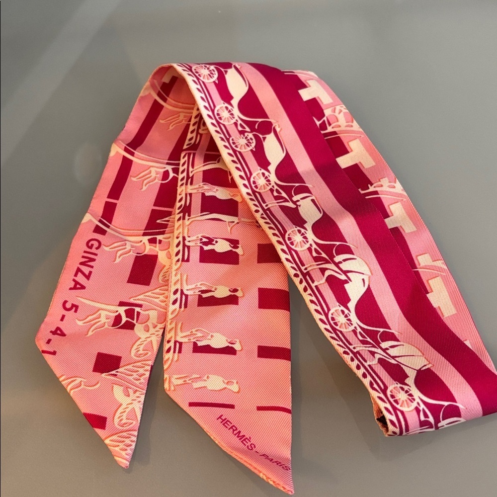 Hermès Pink and Fuchsia Silk Twilly